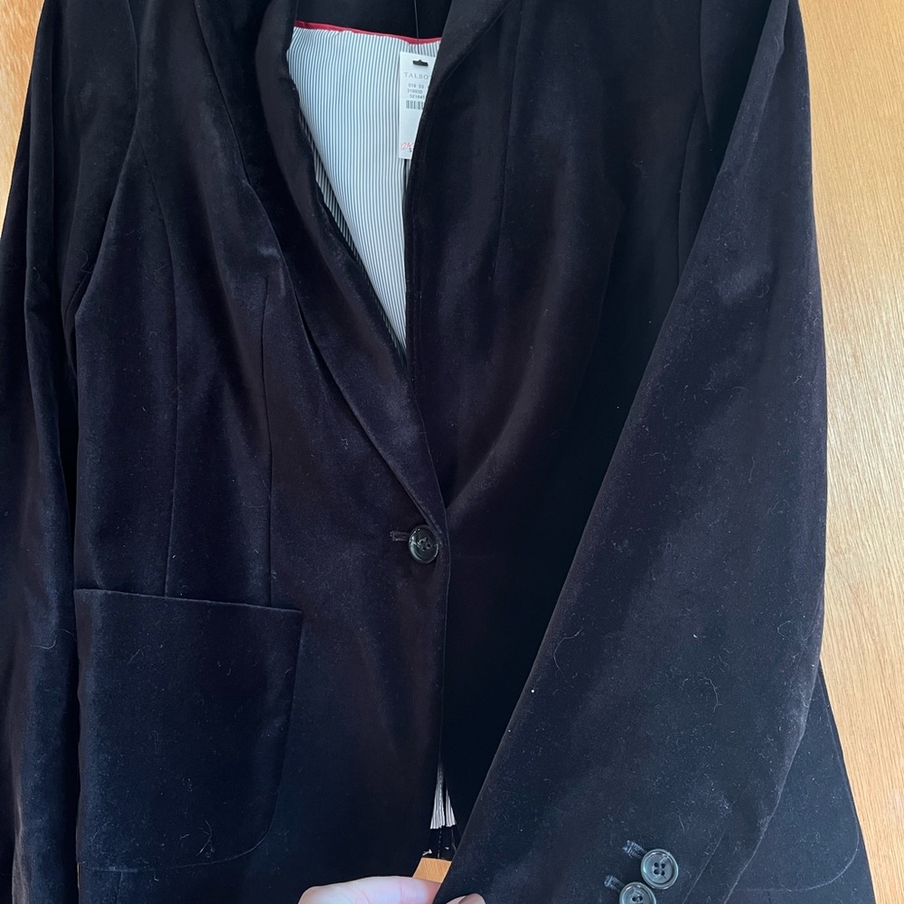 UNWORN Talbots Women's Elegant Black Velvet Blazer - Picture 2 of 4